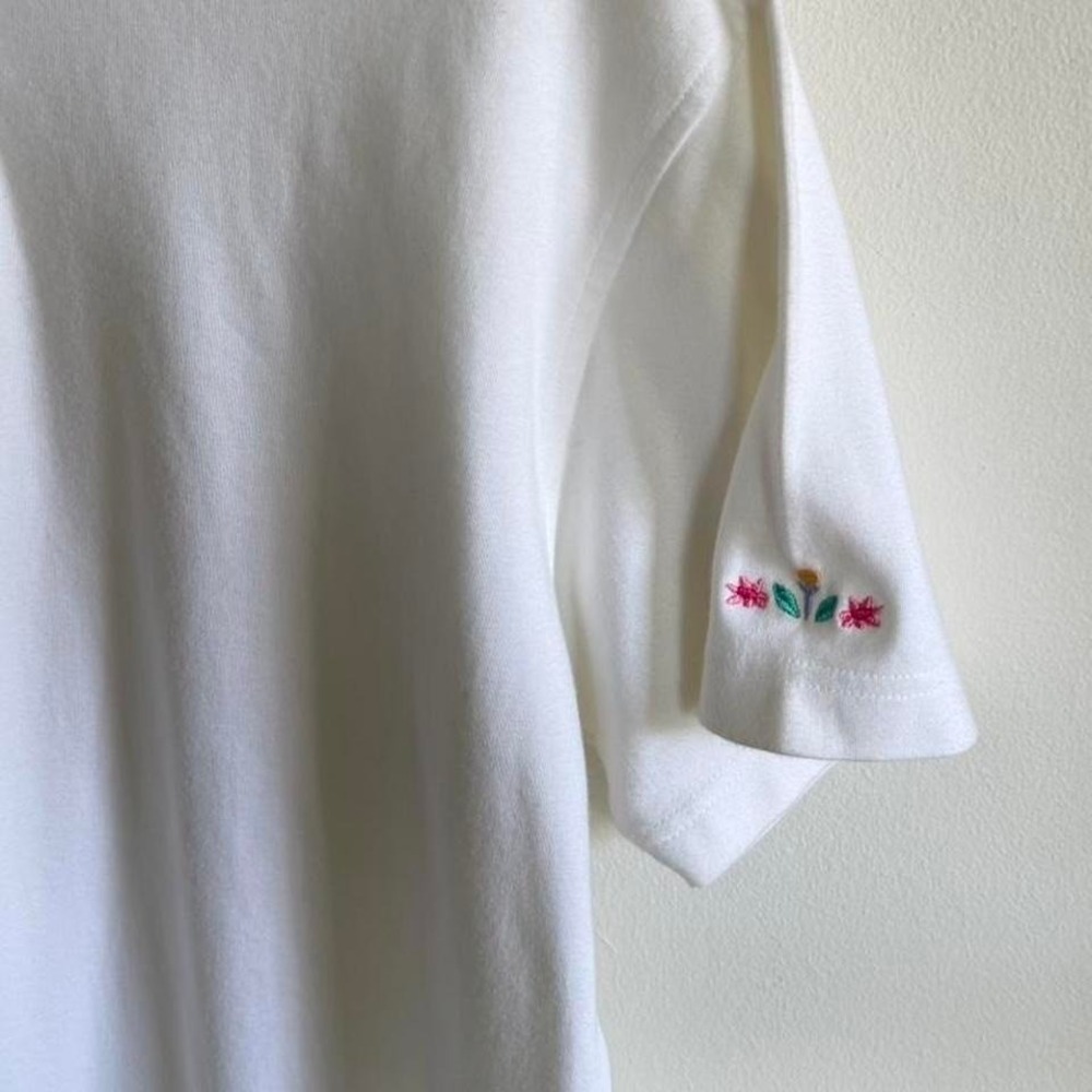 White Brindar Polo Shirt with Floral Embroidery Size M Cotton Womens Top‎ - Picture 2 of 5
